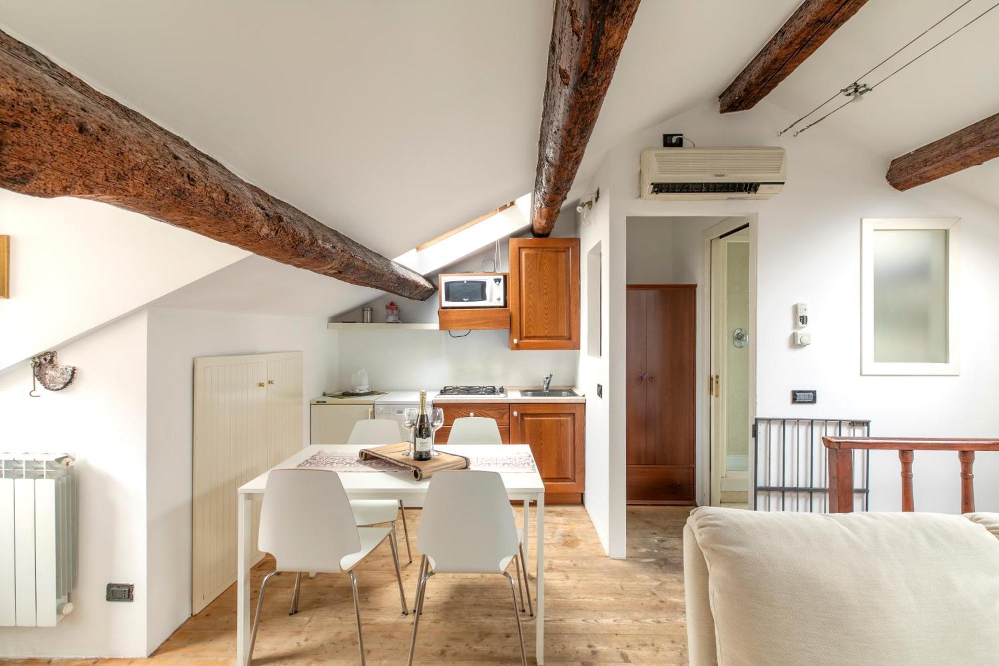 Nice Lovely Attic For 4 Person With Wifi - A/C البندقية المظهر الخارجي الصورة