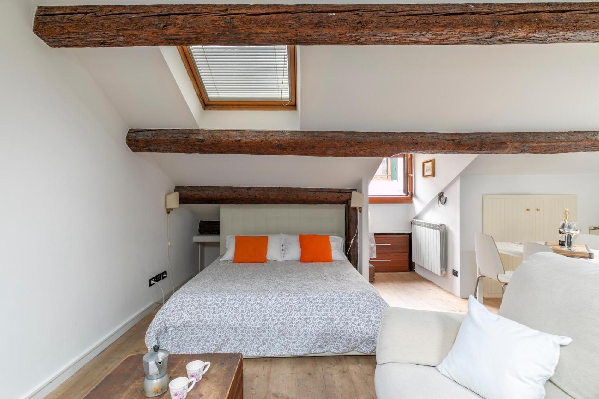Nice Lovely Attic For 4 Person With Wifi - A/C البندقية المظهر الخارجي الصورة