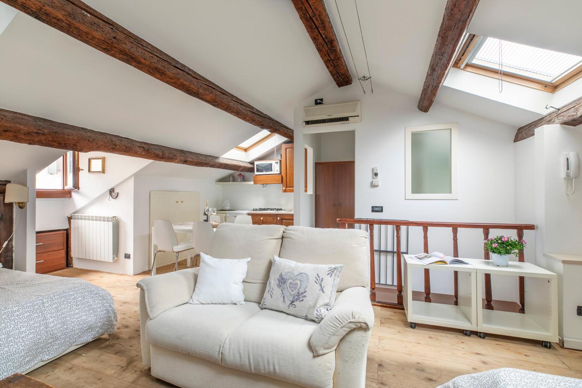Nice Lovely Attic For 4 Person With Wifi - A/C البندقية المظهر الخارجي الصورة