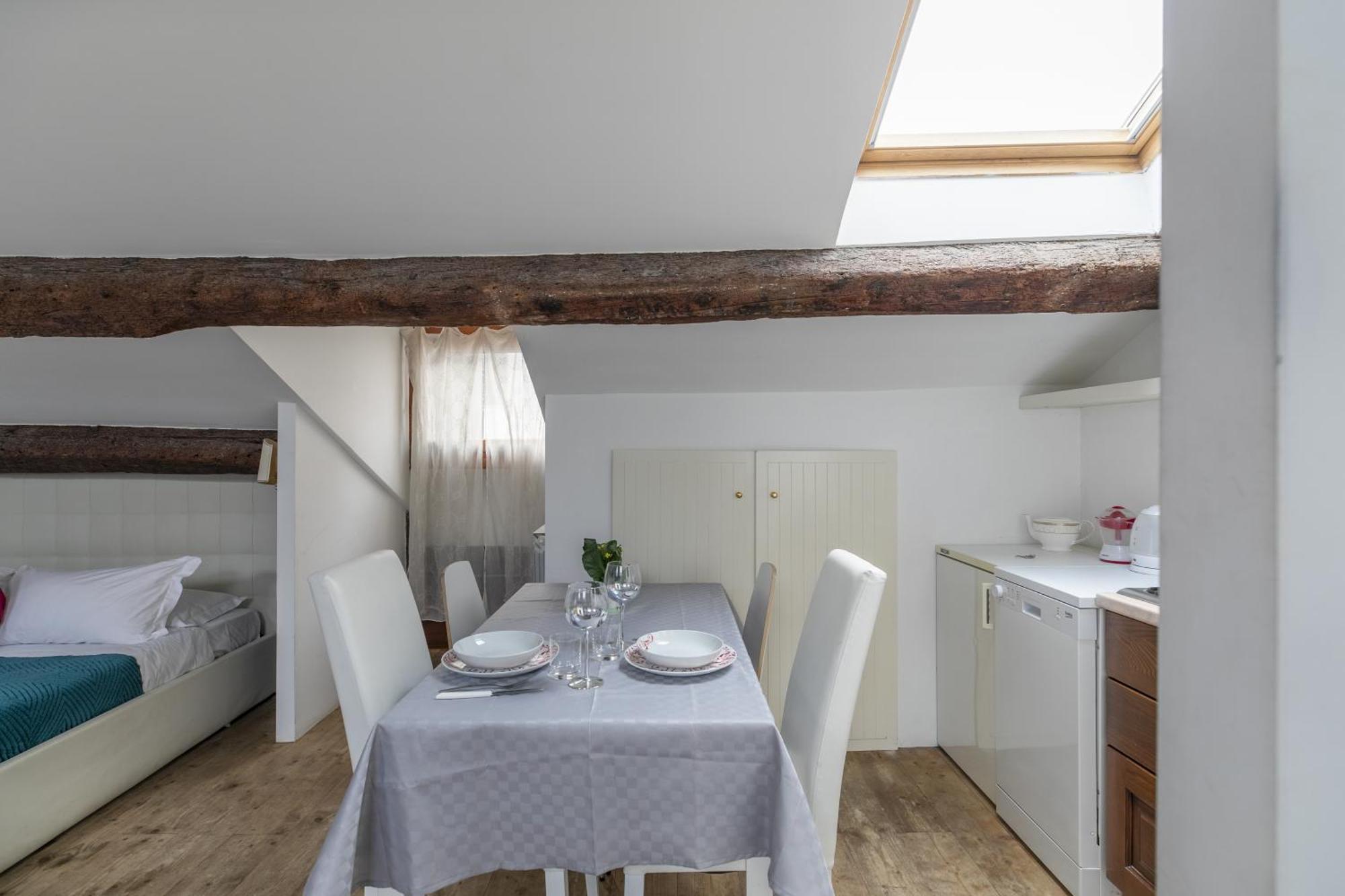 Nice Lovely Attic For 4 Person With Wifi - A/C البندقية المظهر الخارجي الصورة